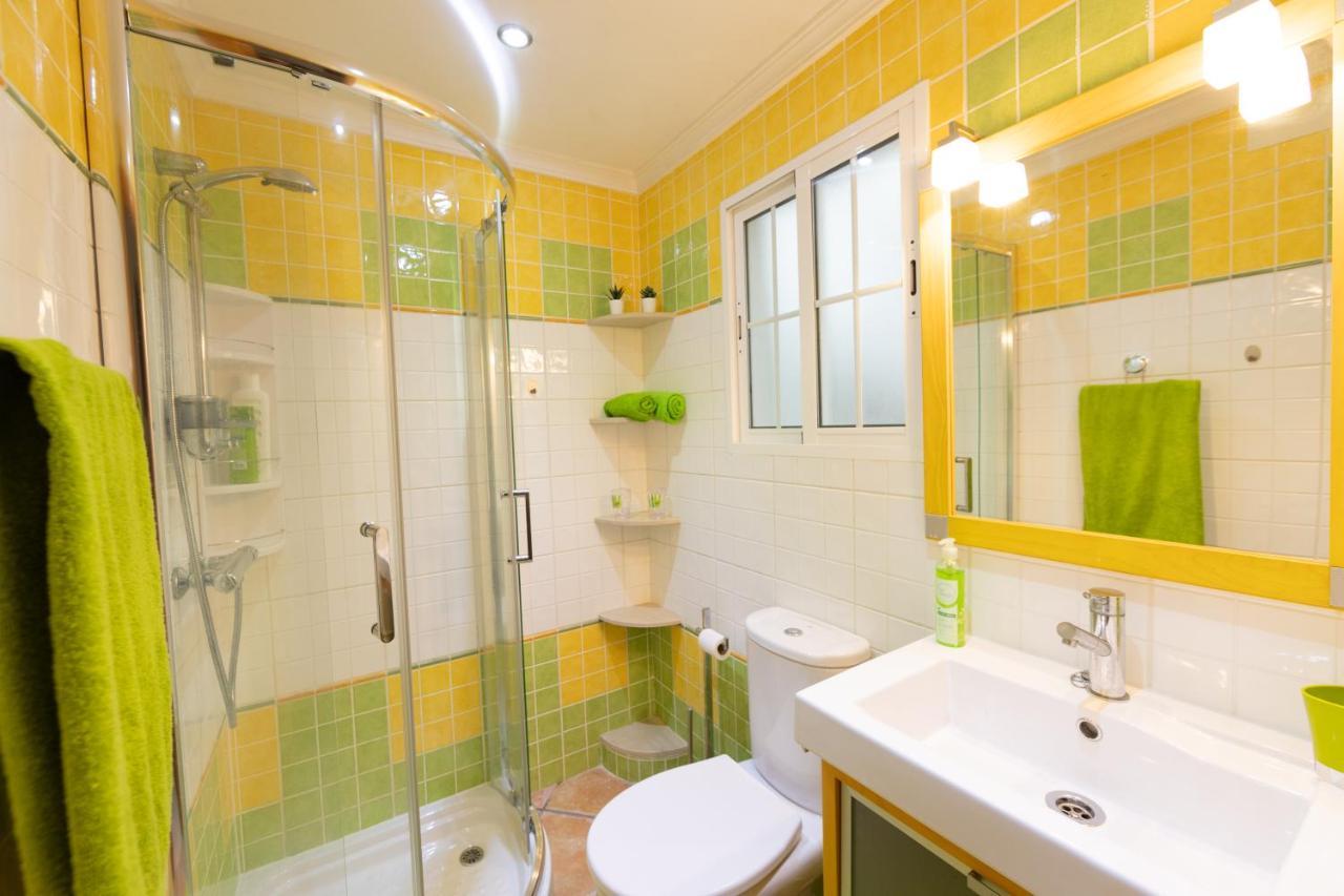Tolles Ferienhaus Mit Sonnenterrasse Direkt Am Meer อิสลา กริสตินา ภายนอก รูปภาพ