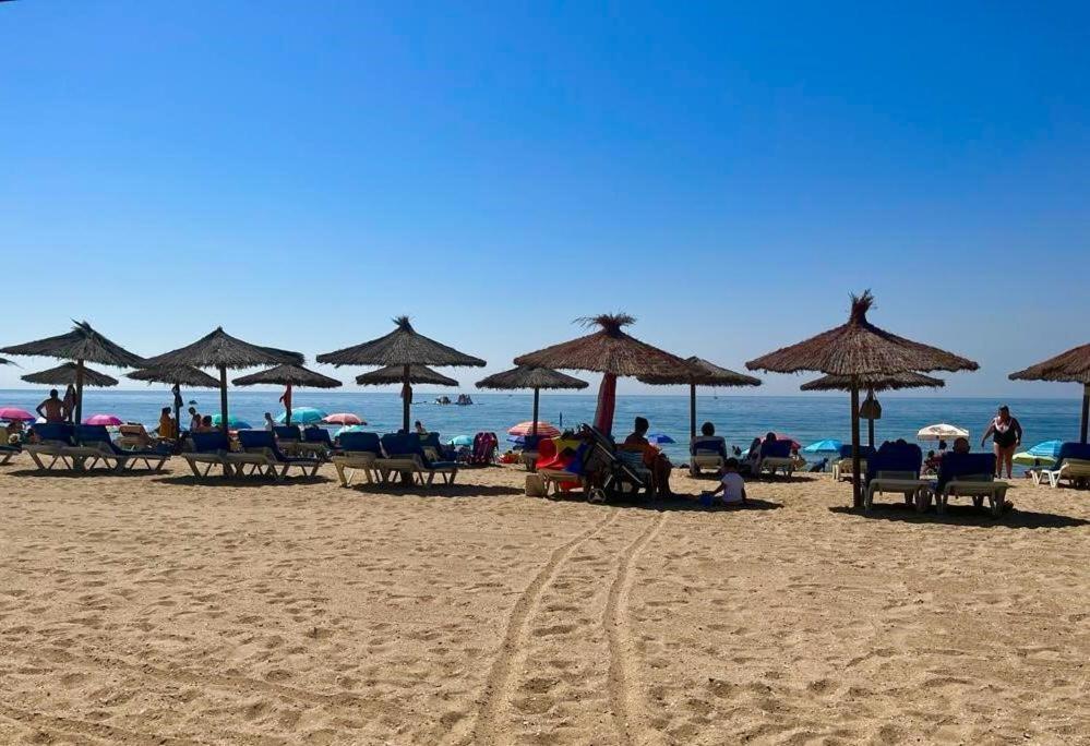 Tolles Ferienhaus Mit Sonnenterrasse Direkt Am Meer อิสลา กริสตินา ภายนอก รูปภาพ